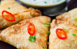 indian-spicy-vegetable-samosa